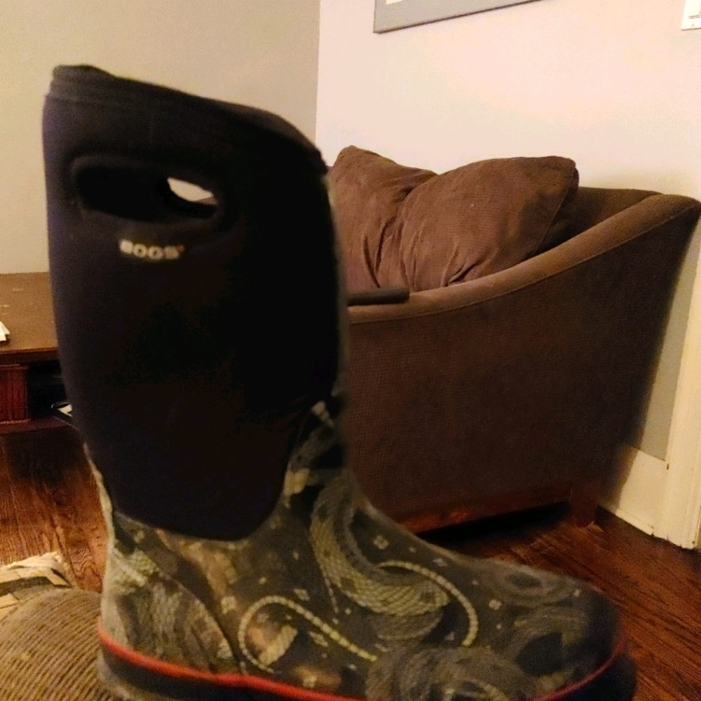 Size 6 Womens/kids BOGS